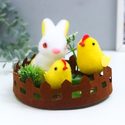 Сувенир пасхальный &quot;Кролик и два цыплёнка на лужайке с цветами&quot; 14х14х10,5 см