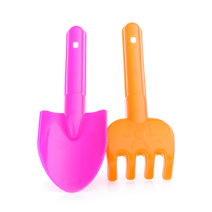 Фото к товару Песочный набор №114 (ведро 0,6л кувшин, лейка 0,3 л, сито, 2 формочки, лопатка 19см, грабли 19 см ) Песочный набор №114 (ведро 0,6л кувшин, лейка 0,3 л, сито, 2 формочки, лопатка 19см, грабли 19 см )