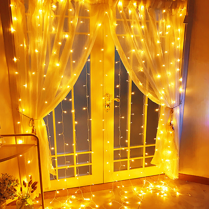 Фото к товару Электрогирлянда-занавес 6*3м, 640 ламп, розовый Электрогирлянда-занавес 6*3м, 640 ламп, розовый