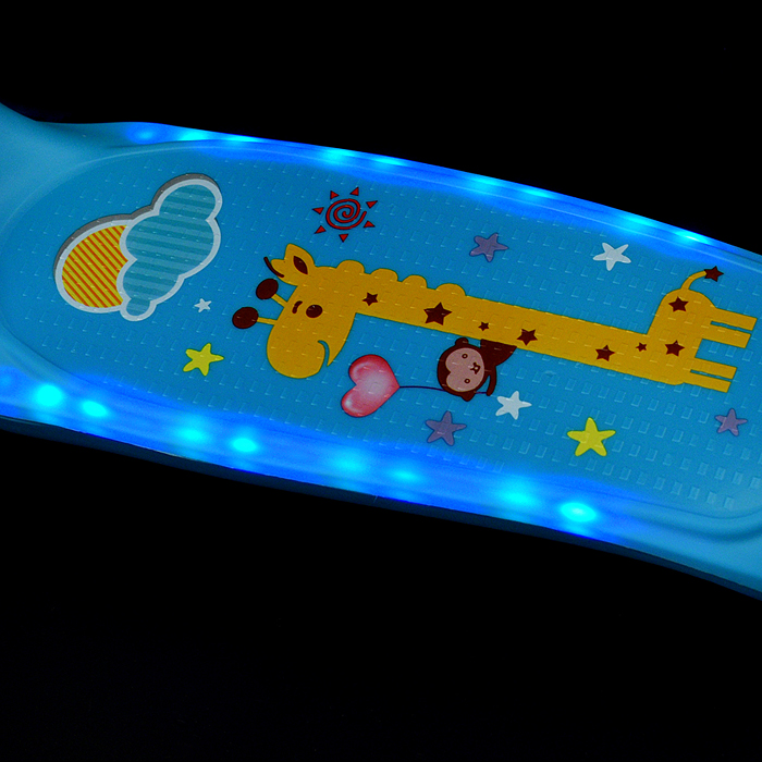 Фото к товару Самокат U038245Y 3-х кол., синий, светящиеся колёса, PU, ABEC 7, в коробке Самокат U038245Y 3-х кол., синий, светящиеся колёса, PU, ABEC 7, в коробке