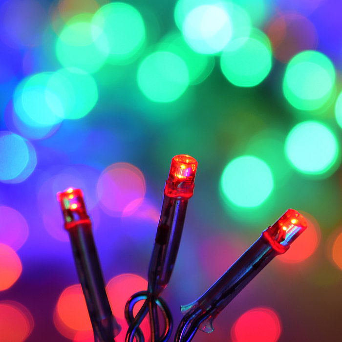 Фото к товару Электрогирлянда-занавес 6*3м, 640 ламп, цветная Электрогирлянда-занавес 6*3м, 640 ламп, цветная