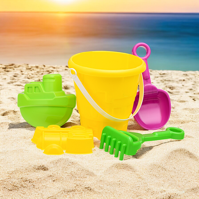 Фото к товару Набор песочный №13 (ведро+лопатка+грабли+2 формочки транспорт) Набор песочный №13 (ведро+лопатка+грабли+2 формочки транспорт)