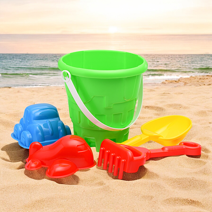 Фото к товару Набор песочный №13 (ведро+лопатка+грабли+2 формочки транспорт) Набор песочный №13 (ведро+лопатка+грабли+2 формочки транспорт)