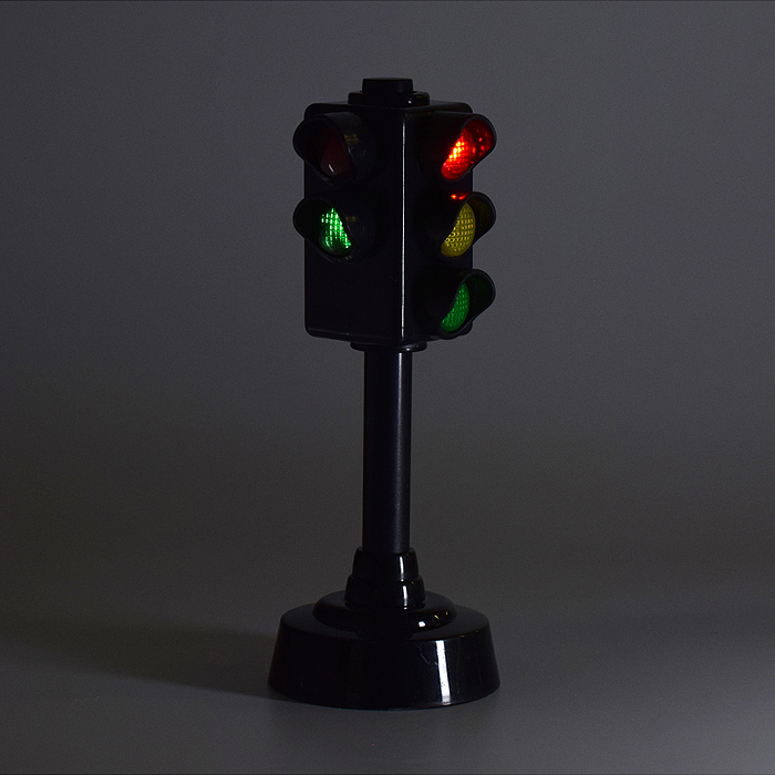 Фото к товару Игрушка UT0028 "Светофор" со светом и звуком, в пакете Игрушка UT0028 "Светофор" со светом и звуком, в пакете