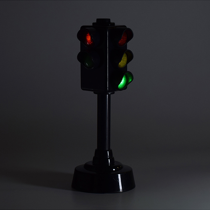 Фото к товару Игрушка UT0028 "Светофор" со светом и звуком, в пакете Игрушка UT0028 "Светофор" со светом и звуком, в пакете