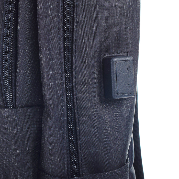 Фото к товару Рюкзак подростковый,1 отделение на молнии, 2 накладных и 2 боковых кармана, USB - выход, серый Рюкзак подростковый,1 отделение на молнии, 2 накладных и 2 боковых кармана, USB - выход, серый