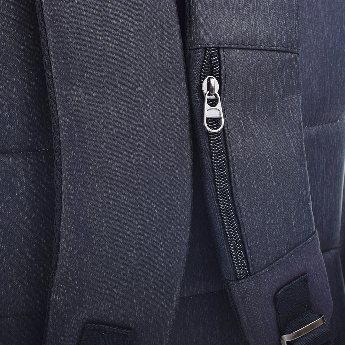 Фото к товару Рюкзак подростковый,1 отделение на молнии, 2 накладных и 2 боковых кармана, USB - выход, серый Рюкзак подростковый,1 отделение на молнии, 2 накладных и 2 боковых кармана, USB - выход, серый