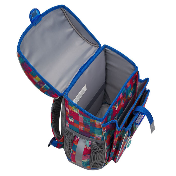 Фото к товару Ранец с пластиковым дном ErgoLine® 16L Patchwork Ранец с пластиковым дном ErgoLine® 16L Patchwork