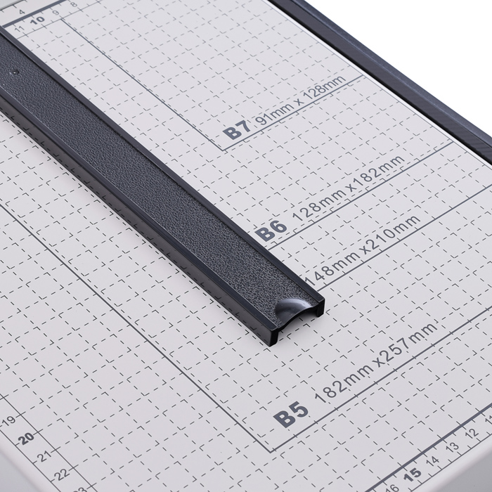 Фото к товару Резак для бумаги сабельный A4 "deVENTE" (12 листов) 48x26x4 см, с металлическим основанием, длина ре Резак для бумаги сабельный A4 "deVENTE" (12 листов) 48x26x4 см, с металлическим основанием, длина ре