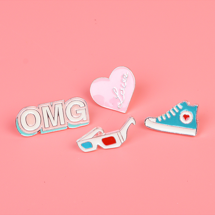 Фото к товару Набор значков "Selfie&Shoes" эмалированные, размер изделий: очки 2,2x1,3 см, OMG 3,4x1,4 см Набор значков "Selfie&Shoes" эмалированные, размер изделий: очки 2,2x1,3 см, OMG 3,4x1,4 см