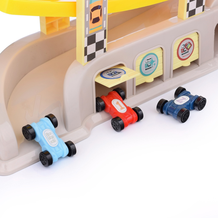 Фото к товару Трек гоночный UT0061 с гаражом и машинками, в коробке Трек гоночный UT0061 с гаражом и машинками, в коробке