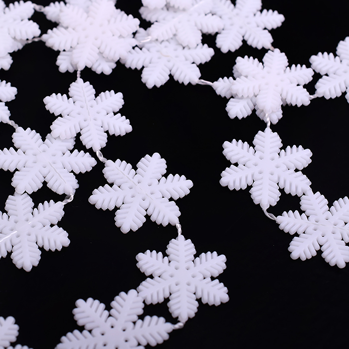 Фото к товару Новогоднее украшение S0977 "Бусы снежинки" белые, 2,7м, в пакете Новогоднее украшение S0977 "Бусы снежинки" белые, 2,7м, в пакете