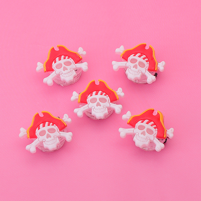 Фото к товару Значок 00-2901 "Пиратский череп" с подсветкой Значок 00-2901 "Пиратский череп" с подсветкой