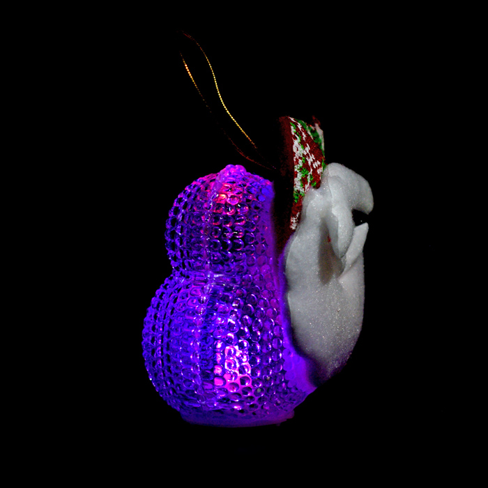 Фото к товару Снеговик светящийся S1689 в клетчатом колпачке Снеговик светящийся S1689 в клетчатом колпачке