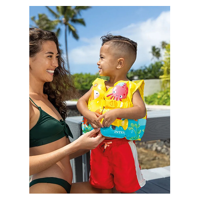 Фото к товару Жилет надувной «Рыбки», 41 х 30 см, от 3-5 лет, 59661NP INTEX Жилет надувной «Рыбки», 41 х 30 см, от 3-5 лет, 59661NP INTEX