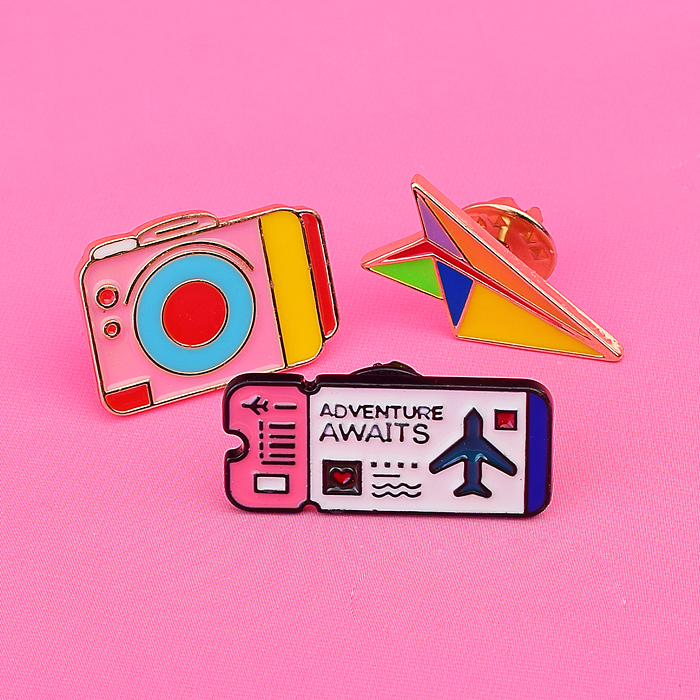 Фото к товару Набор значков на рюкзак,кепку металлические ,эмалированные"Adventure awaits": Набор значков на рюкзак,кепку металлические ,эмалированные"Adventure awaits":