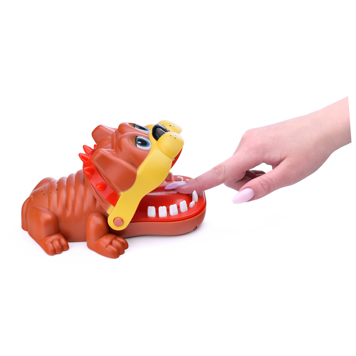 Фото к товару Настольная игра UT0069 "Осторожно, злая собака" в коробке Настольная игра UT0069 "Осторожно, злая собака" в коробке