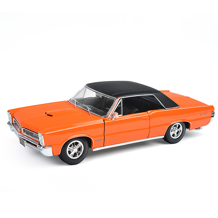 Машинка die-cast  1965 Pontiac GTO, 1:18, оранжевая, открывающиеся двери