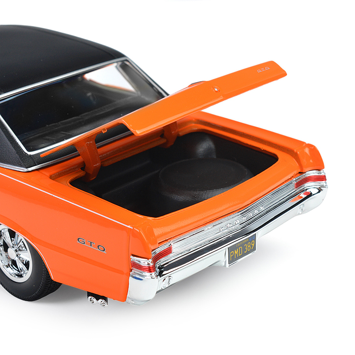 Машинка die-cast  1965 Pontiac GTO, 1:18, оранжевая, открывающиеся двери