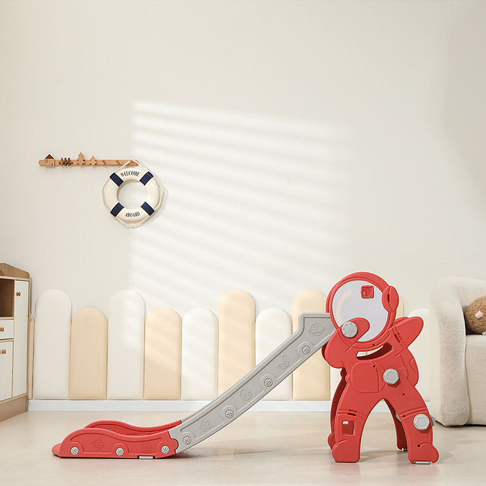 Фото к товару Горка детская UT0110 "Астронавт" (цвет красный) Горка детская UT0110 "Астронавт" (цвет красный)
