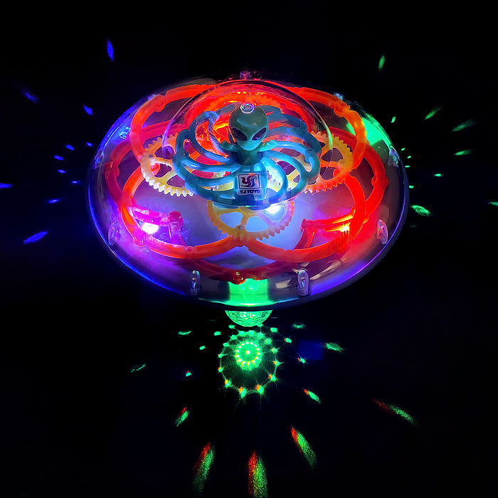 Летающая тарелка YJ388-69 на батарейках, в коробке