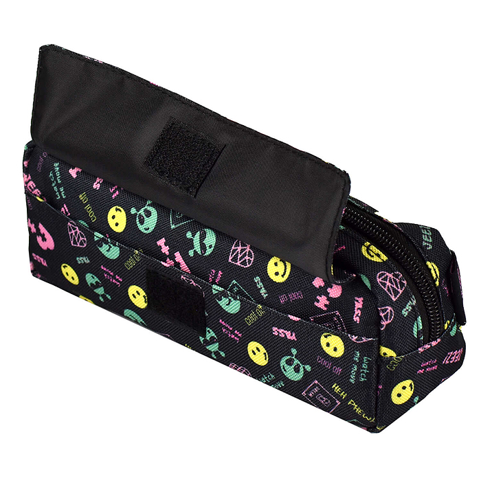 Фото к товару Пенал школьный "Яркие фразы" без наполнения, 20х7х5 см, полиэстер, молния Пенал школьный "Яркие фразы" без наполнения, 20х7х5 см, полиэстер, молния