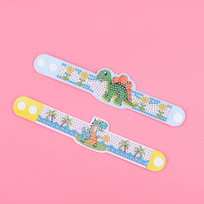 Фото к товару Браслет SHY003 "Алмазная мозаика. Динозаврик" в коробке Браслет SHY003 "Алмазная мозаика. Динозаврик" в коробке