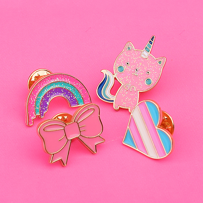 Фото к товару Набор значков "Kitty" эмалированные, размер изделий: котенок 2x3 см, радуга 2,5x1,7 см, сер Набор значков "Kitty" эмалированные, размер изделий: котенок 2x3 см, радуга 2,5x1,7 см, сер