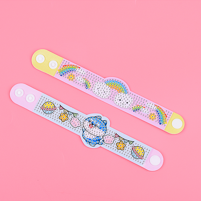 Фото к товару Браслет SHY001 "Алмазная мозаика. Мультяшки" в коробке Браслет SHY001 "Алмазная мозаика. Мультяшки" в коробке