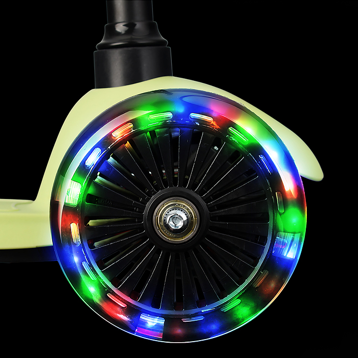 Фото к товару Самокат 3-х колесный ROCKET,колеса PU со светом, светящаяся стойка, ABEC 7, зеленый Самокат 3-х колесный ROCKET,колеса PU со светом, светящаяся стойка, ABEC 7, зеленый