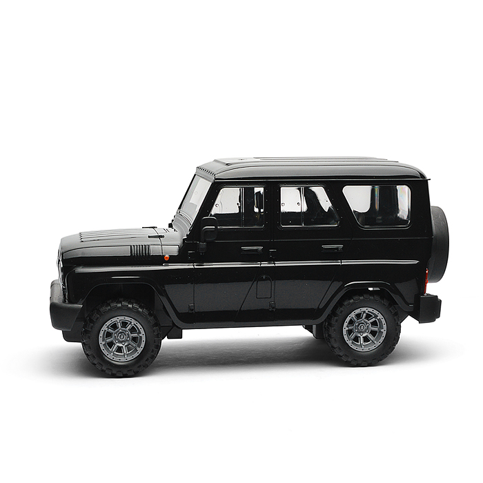 Фото к товару Машина UAZ Hunter 30 см, р/у (свет, черный) в коробке Машина UAZ Hunter 30 см, р/у (свет, черный) в коробке