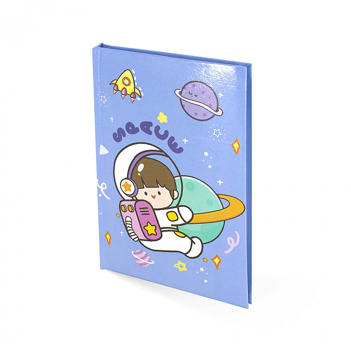 Фото к товару Подарочный блокнот в футляре, 14,5 см * 20,5 см, в линию, 45 л., "Сиреневая планета" Подарочный блокнот в футляре, 14,5 см * 20,5 см, в линию, 45 л., "Сиреневая планета"