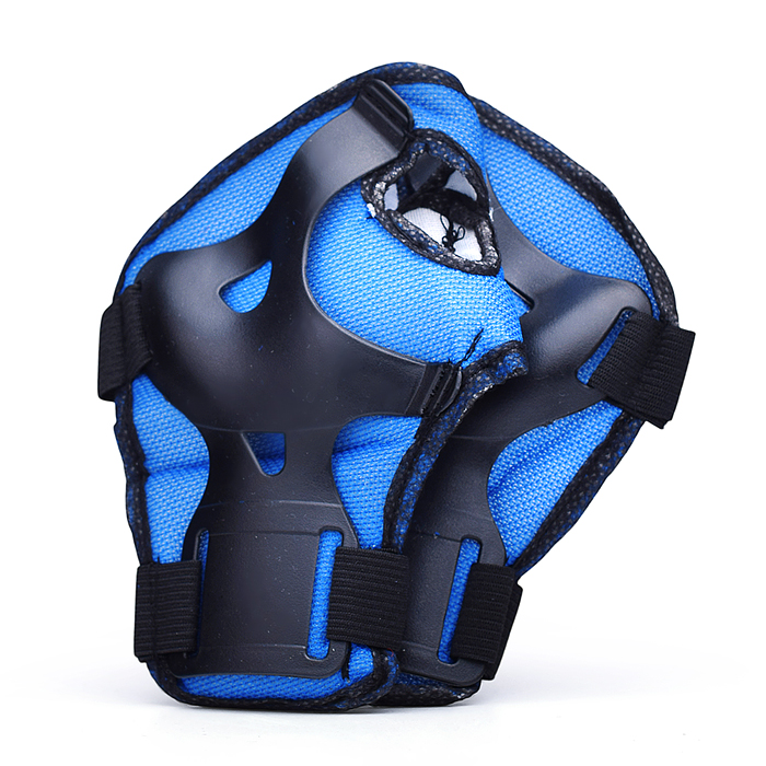 Фото к товару Ролики детские, размер M, синие (со шлемом и защитным снаряжением) Ролики детские, размер M, синие (со шлемом и защитным снаряжением)