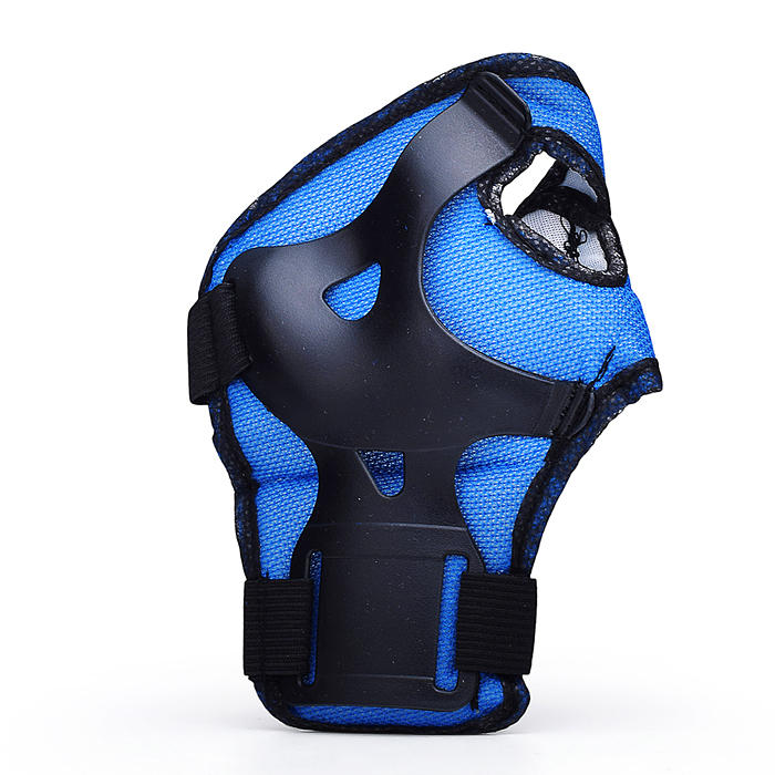 Фото к товару Ролики детские, размер M, синие (со шлемом и защитным снаряжением) Ролики детские, размер M, синие (со шлемом и защитным снаряжением)