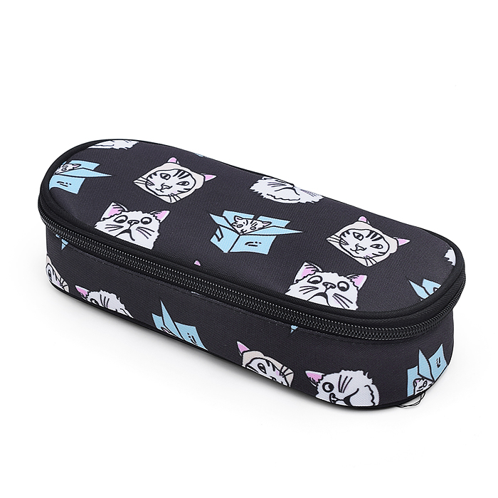 Пенал овальный с одним отделением на молнии. Размер 22 х 10 х 5,5 см. Seventeen
