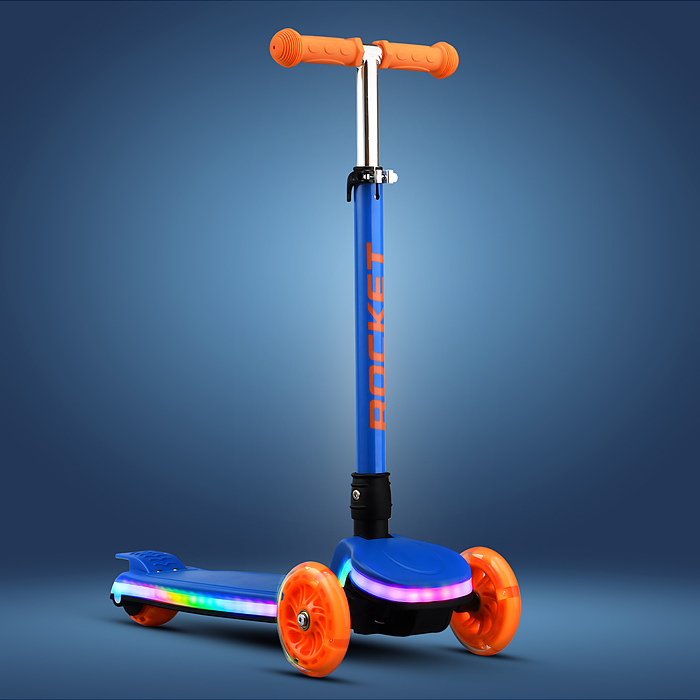 Фото к товару Самокат трёхколёсный R0198 ROCKET колёса световые PU, цвет синий Самокат трёхколёсный R0198 ROCKET колёса световые PU, цвет синий