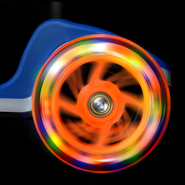 Фото к товару Самокат трёхколёсный R0198 ROCKET колёса световые PU, цвет синий Самокат трёхколёсный R0198 ROCKET колёса световые PU, цвет синий