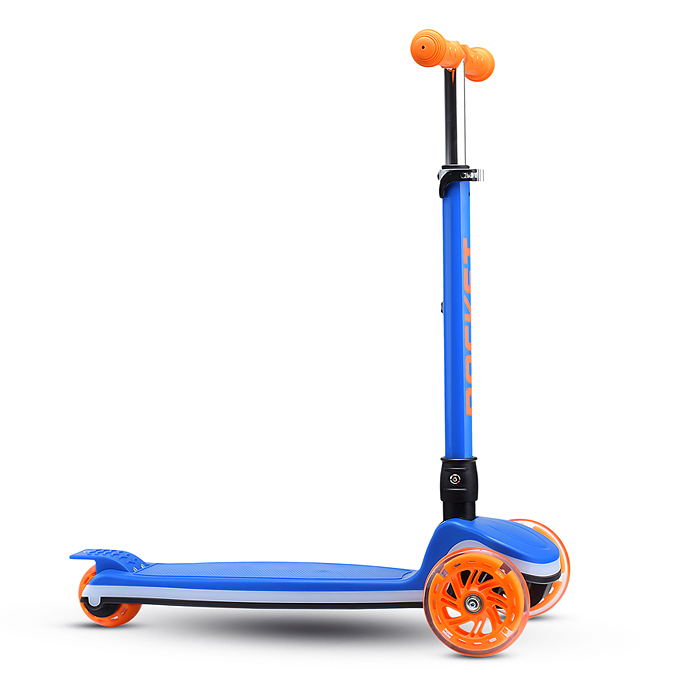 Фото к товару Самокат трёхколёсный R0198 ROCKET колёса световые PU, цвет синий Самокат трёхколёсный R0198 ROCKET колёса световые PU, цвет синий