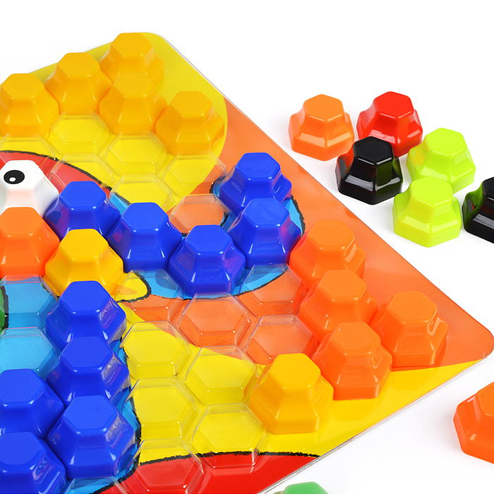 Фото к товару Мозаика для самых маленьких Baby Toys "Трактор" d2,5/7 цв (107 эл) Мозаика для самых маленьких Baby Toys "Трактор" d2,5/7 цв (107 эл)