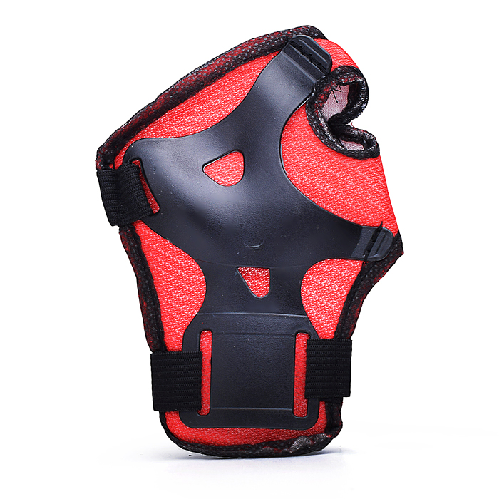 Фото к товару Ролики детские, размер M, красные (со шлемом и защитным снаряжением) Ролики детские, размер M, красные (со шлемом и защитным снаряжением)