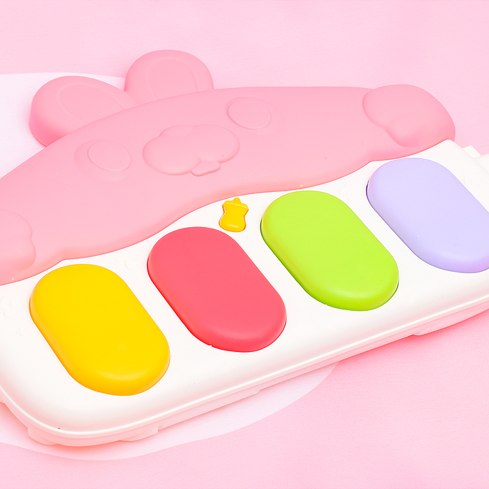 Фото к товару Коврик развивающий 368-70R "Розовый зайка" с пианино, в коробке Коврик развивающий 368-70R "Розовый зайка" с пианино, в коробке