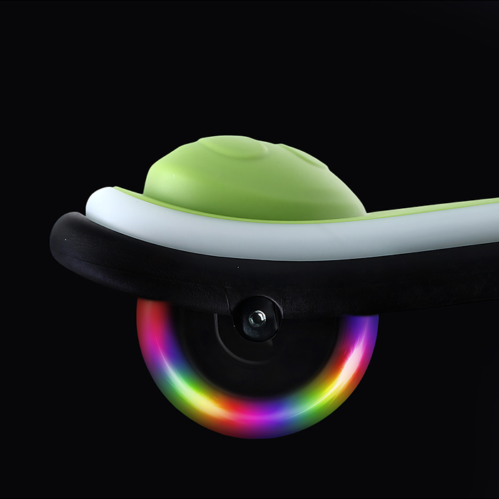 Фото к товару Самокат трёхколёсный R0200 ROCKET светящиеся колеса PU, дека, рулевая стойка, цвет черно-зеленый Самокат трёхколёсный R0200 ROCKET светящиеся колеса PU, дека, рулевая стойка, цвет черно-зеленый