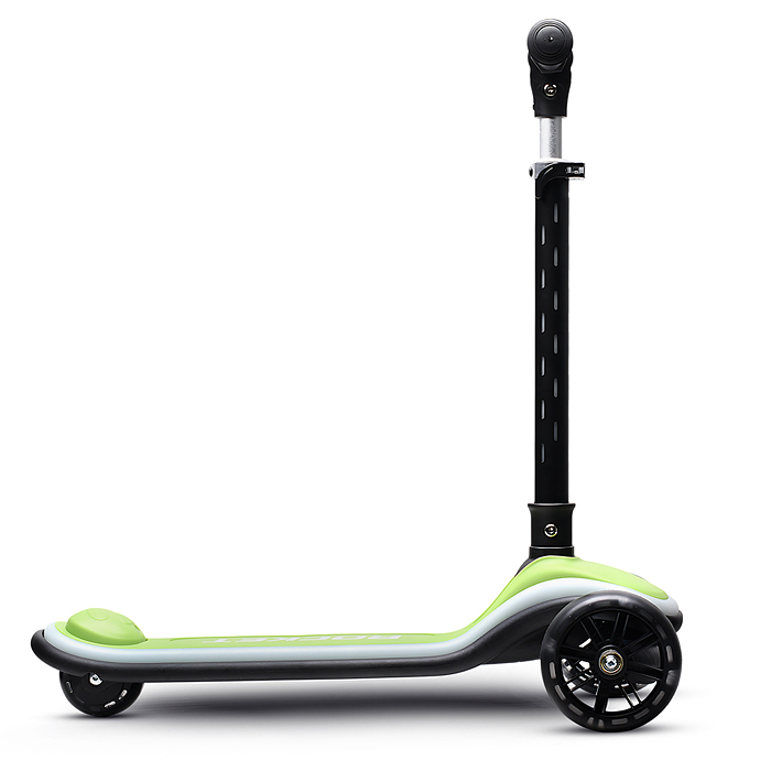 Фото к товару Самокат трёхколёсный R0200 ROCKET светящиеся колеса PU, дека, рулевая стойка, цвет черно-зеленый Самокат трёхколёсный R0200 ROCKET светящиеся колеса PU, дека, рулевая стойка, цвет черно-зеленый