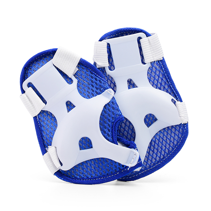 Фото к товару Комплект детской защиты для катания U026164Y (цвет бело/синий) Комплект детской защиты для катания U026164Y (цвет бело/синий)