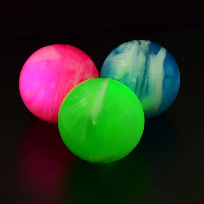 Фото к товару Мяч 00-3021 "Цветная дымка" (4,5 см), со светом, в тубе Мяч 00-3021 "Цветная дымка" (4,5 см), со светом, в тубе