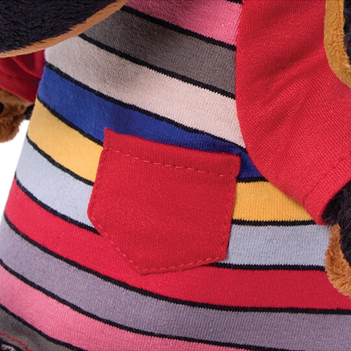 Собака Ваксон в футболке в полоску