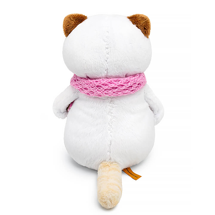 Кошка Ли-Ли с коньками и в шарфике