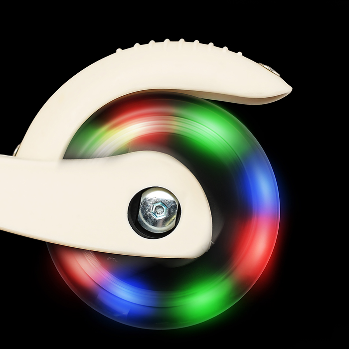 Фото к товару Самокат 3-х колесный ROCKET,колеса PU со светом, светящаяся стойка, ABEC 7, белый Самокат 3-х колесный ROCKET,колеса PU со светом, светящаяся стойка, ABEC 7, белый