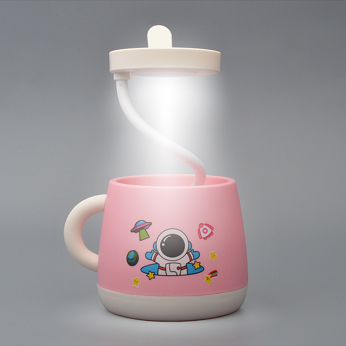 Фото к товару Фонарик-светильник игрушечный 357H "Кружка. Космонавт" в коробке Фонарик-светильник игрушечный 357H "Кружка. Космонавт" в коробке