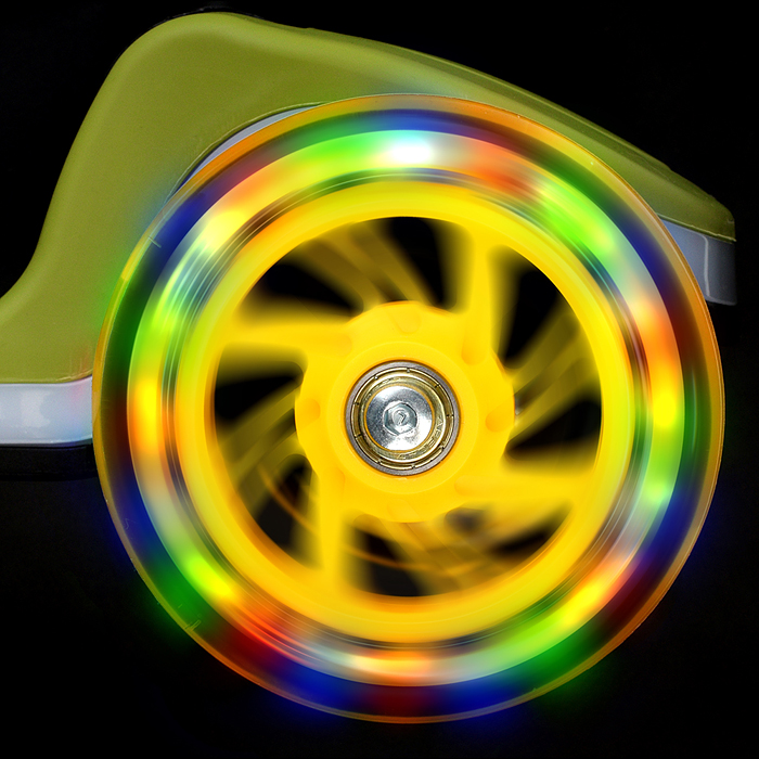 Фото к товару Самокат трёхколёсный R0198 ROCKET колёса световые PU, цвет зелёный Самокат трёхколёсный R0198 ROCKET колёса световые PU, цвет зелёный